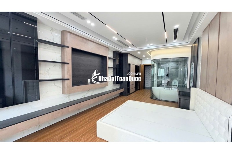Bán nhà mặt phố Trạm, Long Biên. Dưới 13,2 tỷ. Thang máy 60m2 x 7T. Vỉa hè 3m